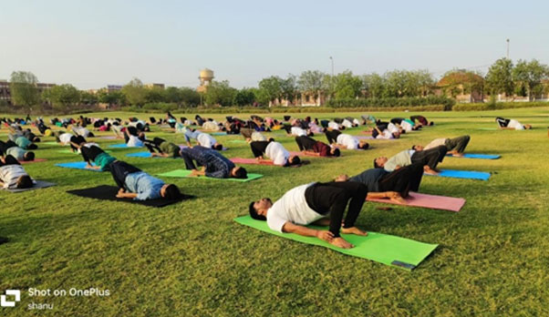 39 participants from Dr. Radhakrishnan Sarvepalli Rajasthan Ayurveda University set a world record under NAM by performing 'Gatyatmak Shashank Bhujangasana' 5,028 times in 12 hours